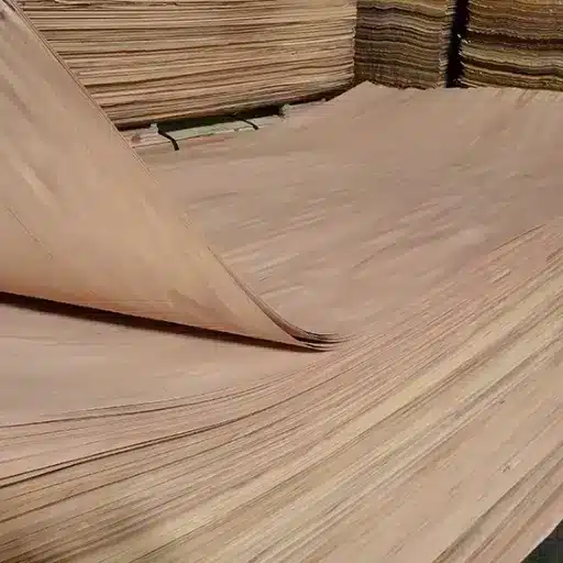 Le processus de fabrication du placage déroulé