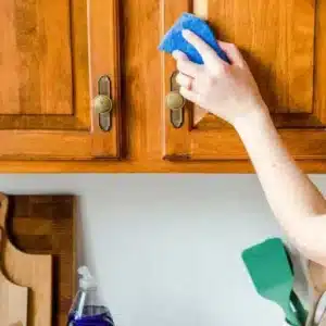 How to Degrease Wood Kitchen Cabinets